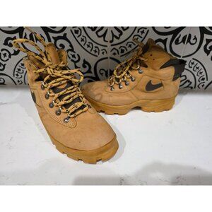 1990s Nike Youth Hiking Boots Tan Suede Size 6
